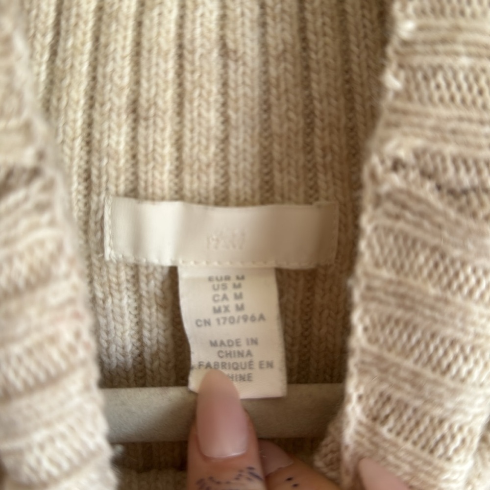 H&M Sweater - Picture 2 of 3